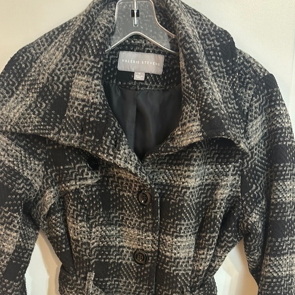 Valerie Stevens NWOT Black and gray Plaid Coat Women’s size Medium. - Picture 2 of 5